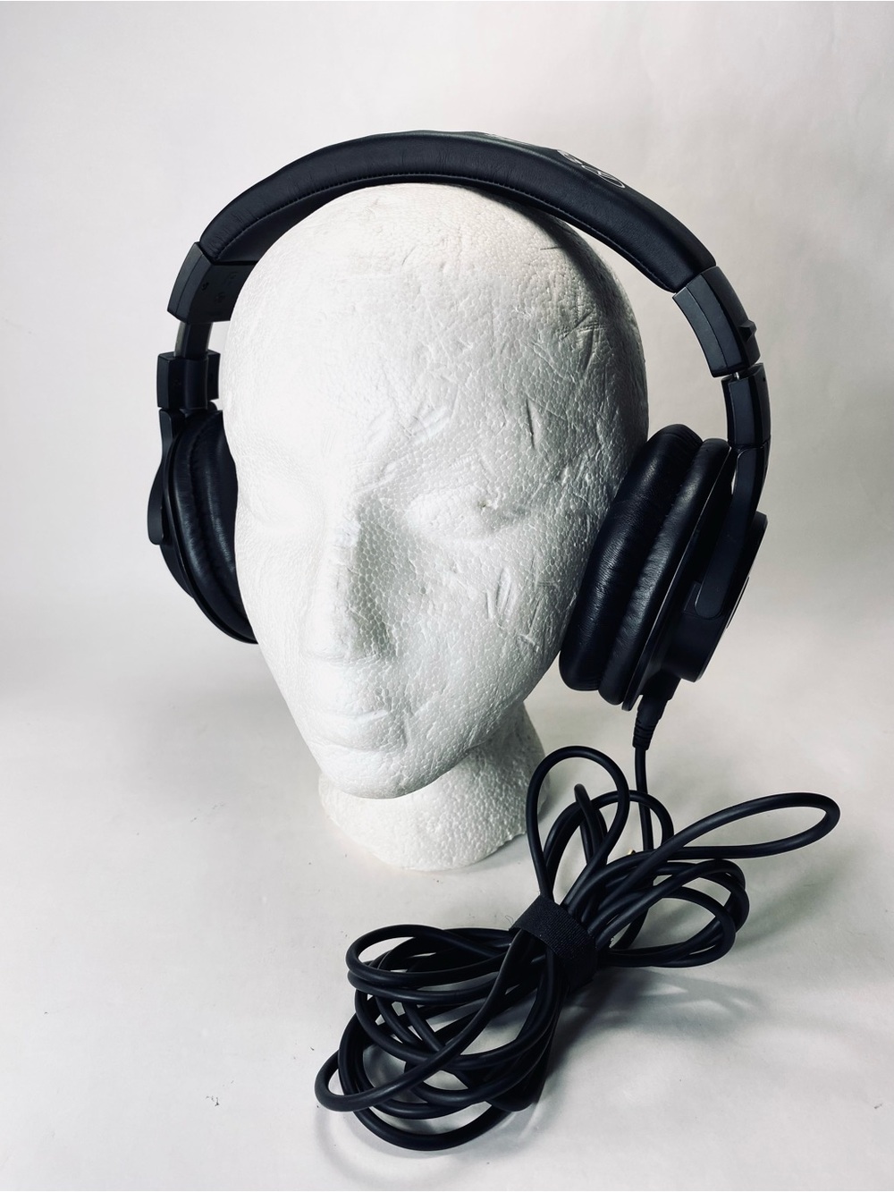 Audio Technica ATH-M40x Professional Over Ear Headphones Wired